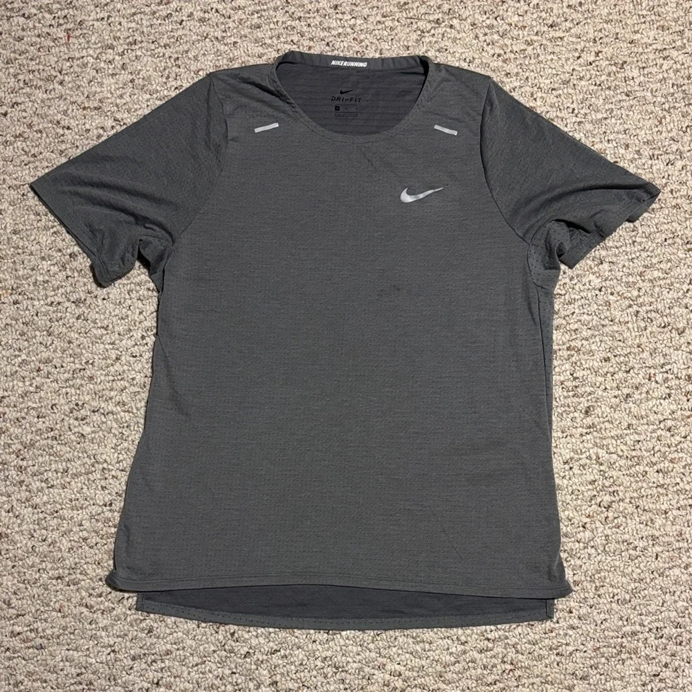 Nike Gray Short Sleeve Performance Tee